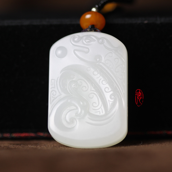 脂白仿古龙凤牌